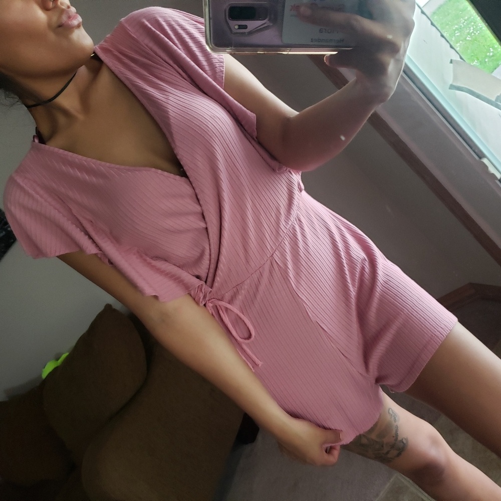 Pinkish Rompers - Picture 2 of 5